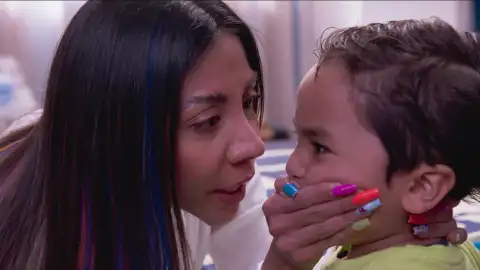 Olga amenaza al pequeño Benjamín Olga amenaza al pequeño Benjamín