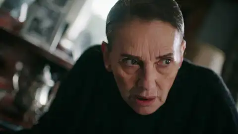 Feride Tras el cristal