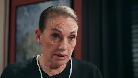 Feride Tras el cristal