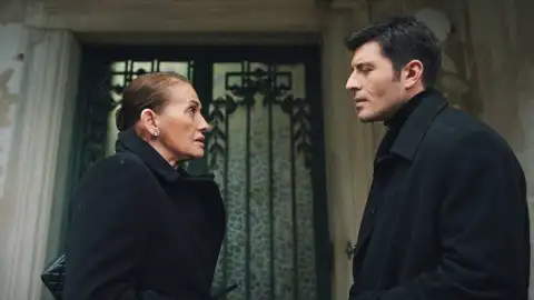 Feride y Haydin Tras el cristal