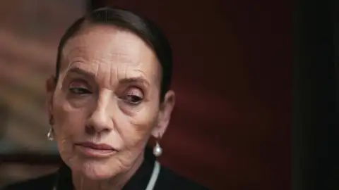 Feride Tras el cristal