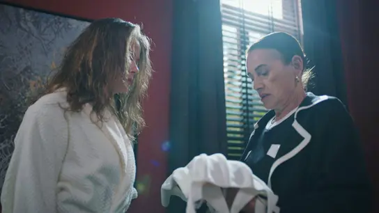 Feride y Nalan Tras el cristal