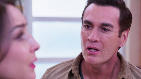 Chente le pide explicaciones a Natalia por volver con Adrián