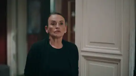 Feride Tras el cristal