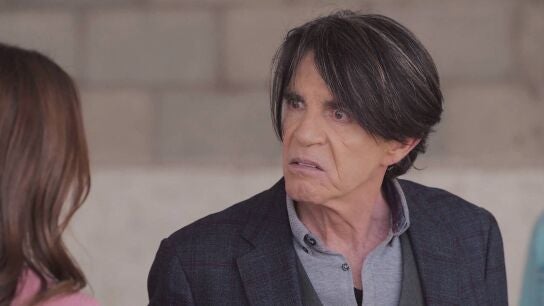 Alfonso pierde los papeles tras conocer la infidelidad de Fedra