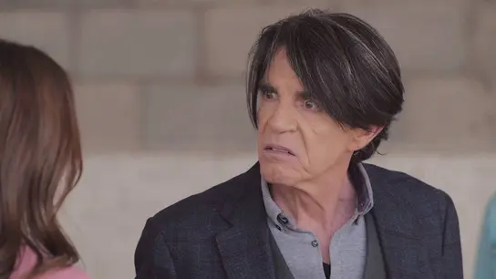 Alfonso pierde los papeles tras conocer la infidelidad de Fedra Alfonso pierde los papeles tras conocer la infidelidad de Fedra