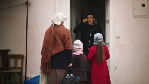 Hayrin Tras el cristal