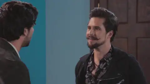 Mateo y Tony se conocen por primera vez  Mateo y Tony se conocen por primera vez