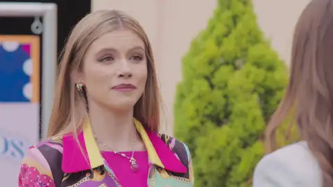 La auténtica Natalia reaparece en la inauguración del hotel de Valeria La auténtica Natalia reaparece en la inauguración del hotel de Valeria