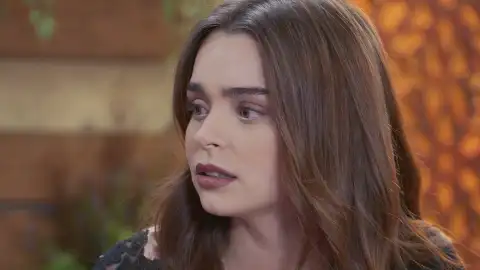 ¡La verdad sale a la luz! Valeria descubre que Ernesto y Daniela son sus verdaderos padres ¡La verdad sale a la luz! Valeria descubre que Ernesto y Daniela son sus verdaderos padres