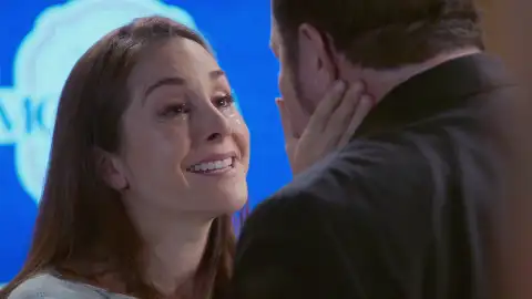 ¡La verdad sale a la luz! Valeria descubre que Ernesto y Daniela son sus verdaderos padres ¡La verdad sale a la luz! Valeria descubre que Ernesto y Daniela son sus verdaderos padres
