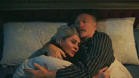 Rifat y Gülcihan Tras el cristal