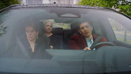 Tras dos años, Hayrin controla cada vez más los pasos de Nalan, igual que lo hacía Feride Tras dos años, Hayrin controla cada vez más los pasos de Nalan, igual que lo hacía Feride