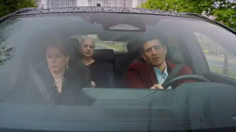 Tras dos años, Hayrin controla cada vez más los pasos de Nalan, igual que lo hacía Feride Tras dos años, Hayrin controla cada vez más los pasos de Nalan, igual que lo hacía Feride