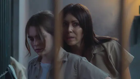 Dalila le pide a Valeria obediencia Dalila le pide a Valeria obediencia