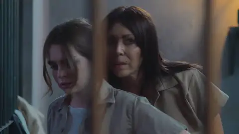 Dalila le pide a Valeria obediencia Dalila le pide a Valeria obediencia