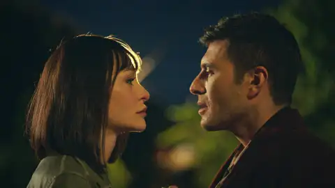 Hayrin Tras el cristal