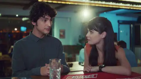 Nazli y Alí se convierten en grandes amigos Nazli y Alí se convierten en grandes amigos