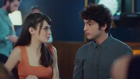 Nazli se convierte en el pilar fundamental de Alí, tanto dentro como fuera del hospital Nazli se convierte en el pilar fundamental de Alí, tanto dentro como fuera del hospital