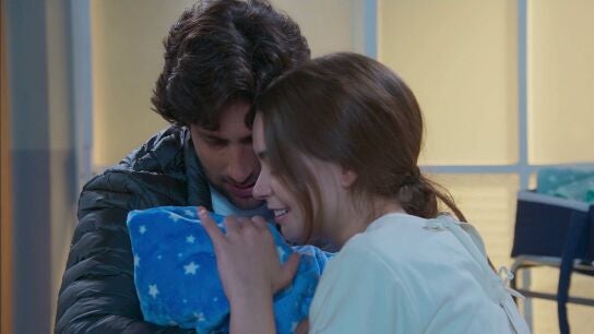 Valeria da a luz a su hijo en prisi&oacute;n e Iker se imagina una vida a su lado