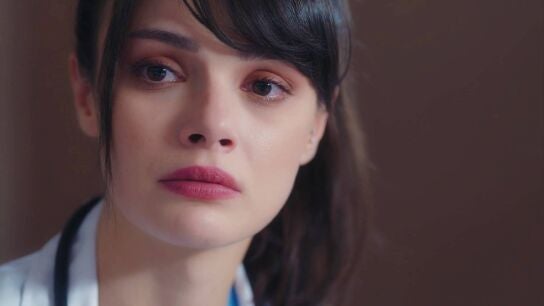 Nazli se deshoga con su paciente