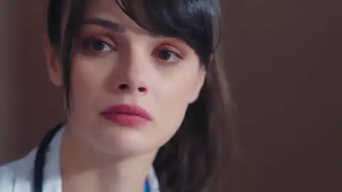 Nazli se deshoga con su paciente Nazli se deshoga con su paciente