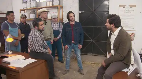 Mateo alerta a los empleados de rancho: "No dejéis a Gabino entrar en el rancho" Mateo alerta a los empleados de rancho: "No dejéis a Gabino entrar en el rancho"