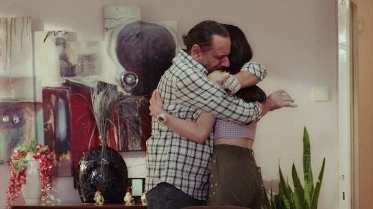 Nazli le da una segunda oportunidad a su padre&hellip; sin saber que le est&aacute; mintiendo