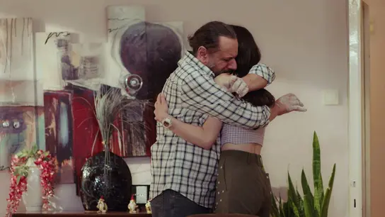 Nazli le da una segunda oportunidad a su padre… sin saber que le está mintiendo Nazli le da una segunda oportunidad a su padre… sin saber que le está mintiendo
