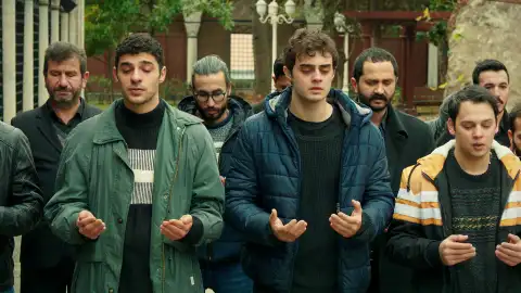 La tragedia golpea a los hermanos Eren: pierden a sus padres repentinamente La tragedia golpea a los hermanos Eren: pierden a sus padres repentinamente