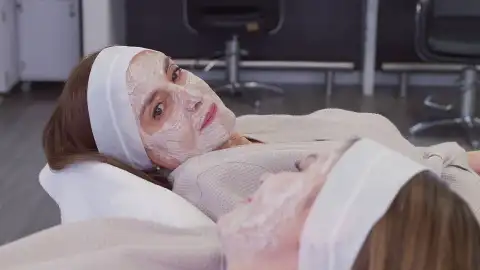 Martina le pide a Paula que sea discreta con su relación con Gabriel Martina le pide a Paula que sea discreta con su relación con Gabriel