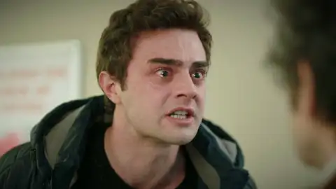 Los reproches de Ömer a su tío Orhan Los reproches de Ömer a su tío Orhan