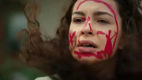 Asiye sufre la ira de Harika en primera persona Asiye sufre la ira de Harika en primera persona