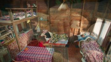 Asiye regresa a casa y vive una pesadilla: sus hermanos han sido intoxicados por la estufa