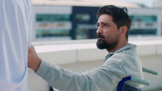 Ferman le pide a Alí que le ayude a operarse a sí mismo