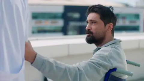 Ferman le pide a Alí que le ayude a operarse a sí mismo Ferman le pide a Alí que le ayude a operarse a sí mismo