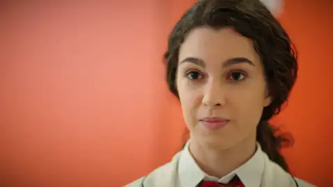 Asiye se suelta el pelo en el baño para agradar a Doruk Asiye se suelta el pelo en el baño para agradar a Doruk