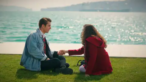 Doruk recurre a una pequeña mentira para acercarse un poco más a Asiye Doruk recurre a una pequeña mentira para acercarse un poco más a Asiye