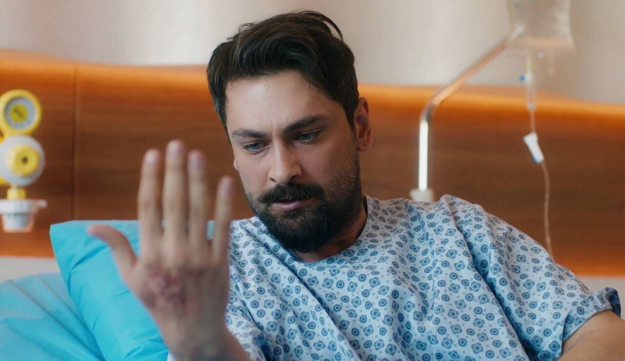 Ferman desaf&iacute;a el dolor para operarse a s&iacute; mismo, pero una complicaci&oacute;n amenaza la funcionalidad de su mano derecha