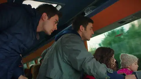 Los hermanos Eren deciden dejar Estambul, pero una emotiva escena les hará cambiar de opinión Los hermanos Eren deciden dejar Estambul, pero una emotiva escena les hará cambiar de opinión