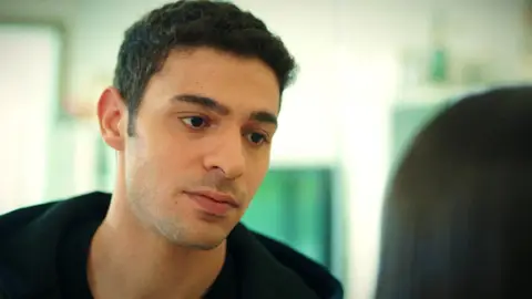 Kadir rompe con Süsen: "No hacemos buena pareja, esto no va a funcionar" Kadir rompe con Süsen: "No hacemos buena pareja, esto no va a funcionar"