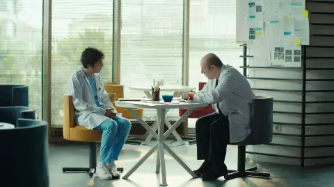 El nuevo cirujano del Berhayat compite contra Alí por ser el mejor médico del hospital El nuevo cirujano del Berhayat compite contra Alí por ser el mejor médico del hospital