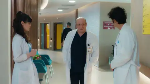 Muhsin logra ser nombrado jefe de cirugía en el Berhayat y aleja a Alí de Nazli Muhsin logra ser nombrado jefe de cirugía en el Berhayat y aleja a Alí de Nazli