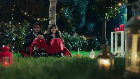 Nazli está feliz por su inminente boda con Alí Nazli está feliz por su inminente boda con Alí