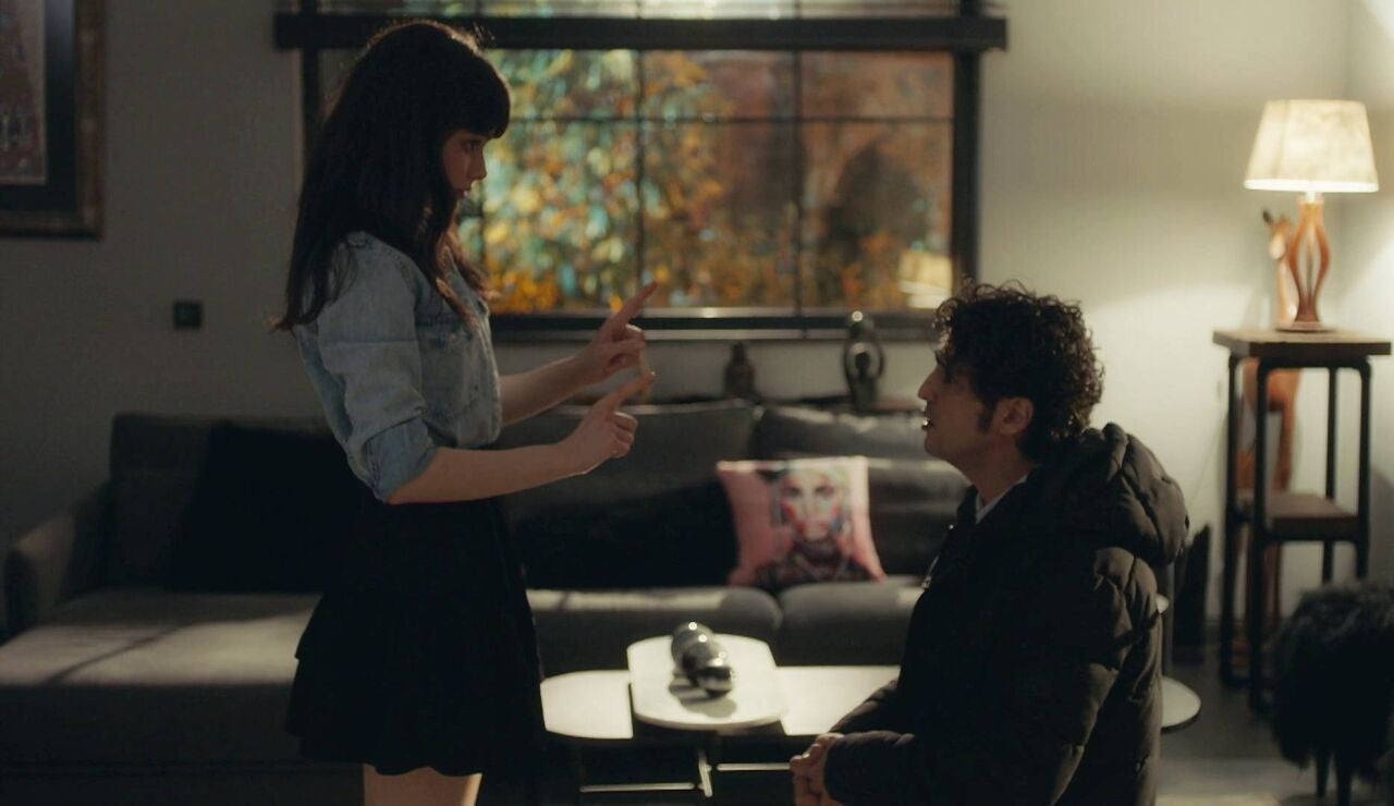 Una propuesta inesperada: Al&iacute; le pide matrimonio a Nazli en su cumplea&ntilde;os