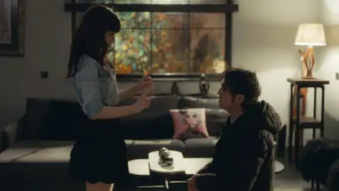 Una propuesta inesperada: Alí le pide matrimonio a Nazli en su cumpleaños Una propuesta inesperada: Alí le pide matrimonio a Nazli en su cumpleaños