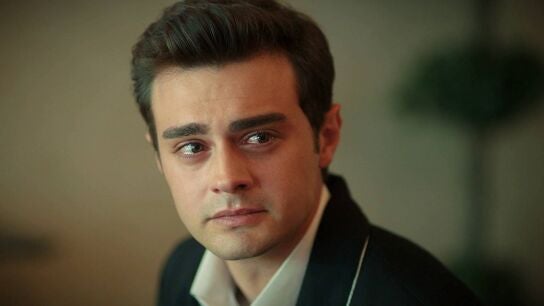&Ouml;mer se encuentra por primera vez con Suzan tras descubrir que es su madre... y ella le rompe el coraz&oacute;n