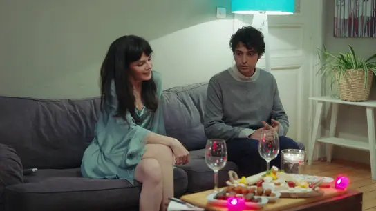 La velada romántica de Nazli se va al traste: Alí no está preparado para pasar la noche con ella La velada romántica de Nazli se va al traste: Alí no está preparado para pasar la noche con ella