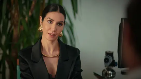 Suzan se siente en deuda con Ömer Suzan se siente en deuda con Ömer