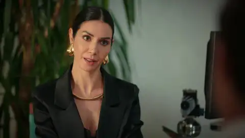 Suzan se siente en deuda con Ömer Suzan se siente en deuda con Ömer